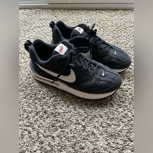 Nike Air Max Dawn women’s size 9.5
